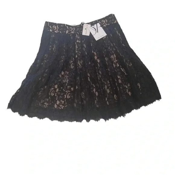 DVF Diane Von Furstenberg KIERNAN Black Lace Full
Pleated Skirt Sz 10 - Picture 9 of 13